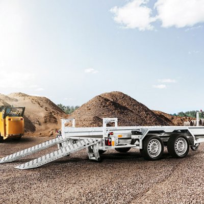 Baumaschinentransporter