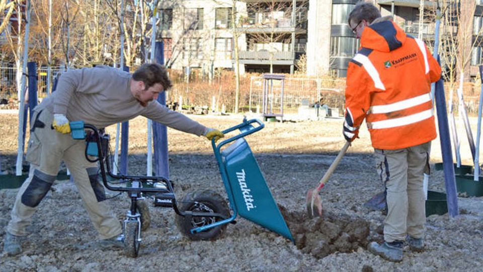 Makita DCU180