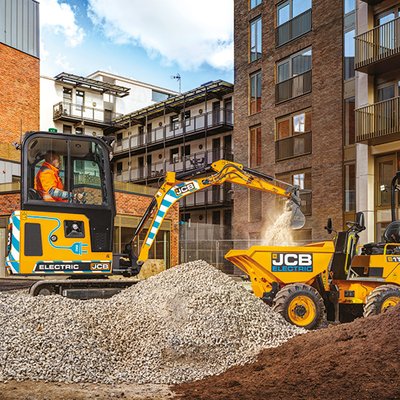 Mini-Bagger und -Dumper