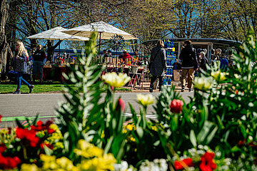 Besucher im Park