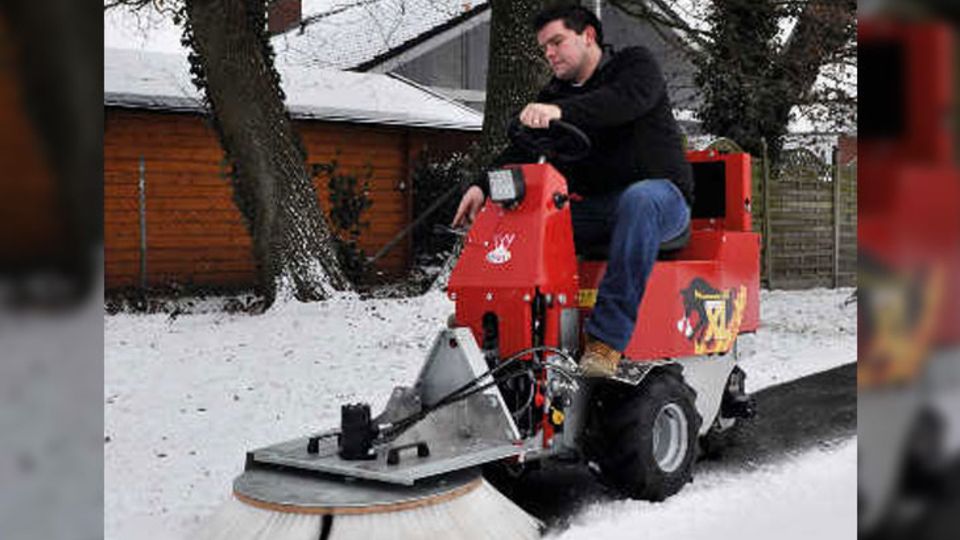 Cleanmeleon mit Radialbesen