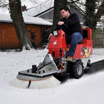 Cleanmeleon mit Radialbesen