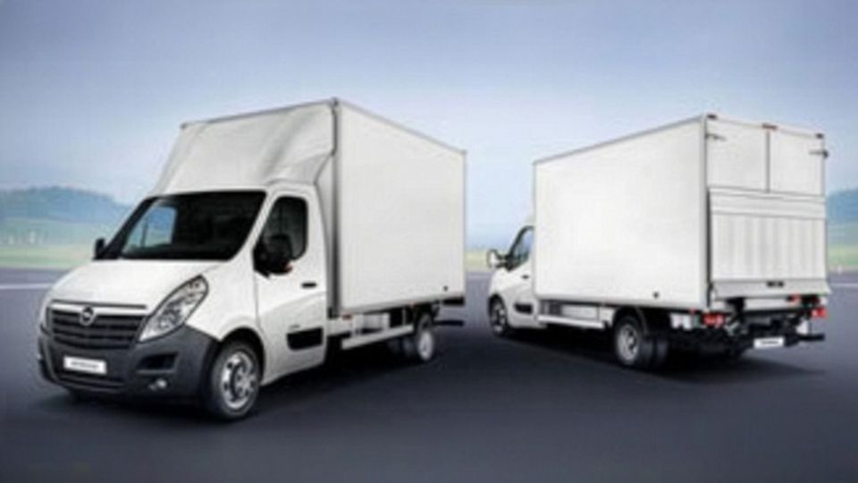 Movano mit Kofferaufbauten