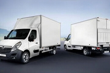 Movano mit Kofferaufbauten