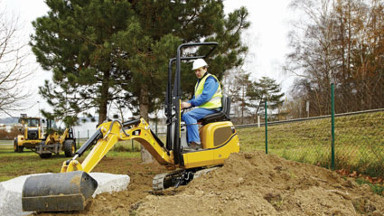 Mikrobagger Cat 300.9D