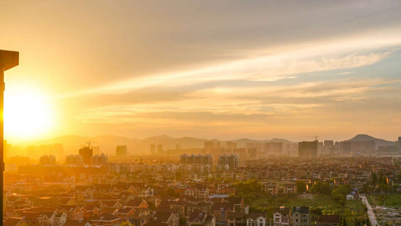 Sonne über der Stadt