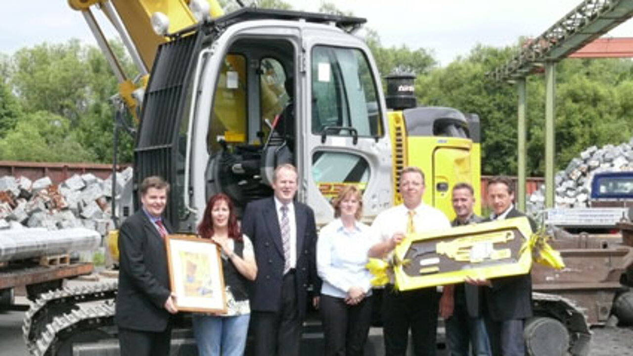 New Holland E 235B SR