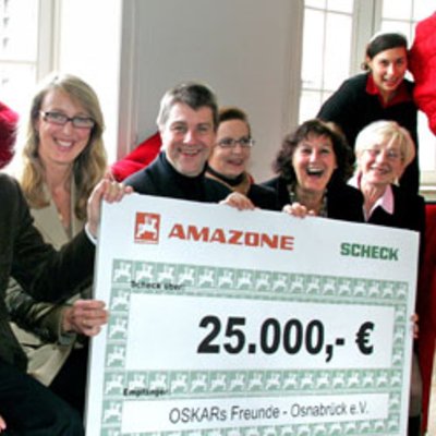 Amazone übergibt Spende