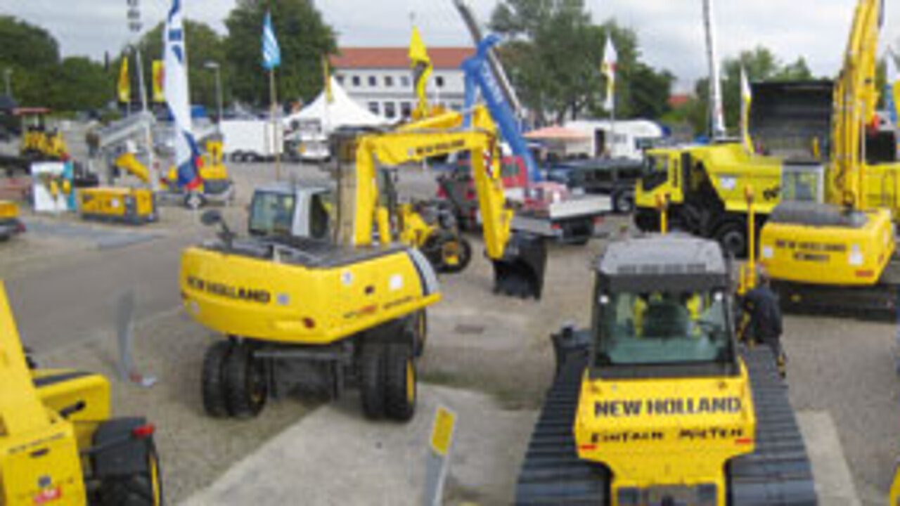 New Holland auf der NordBau New Holland auf der NordBau