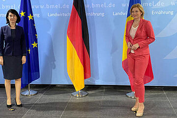Julia Klöckner und Violeta Alexandru