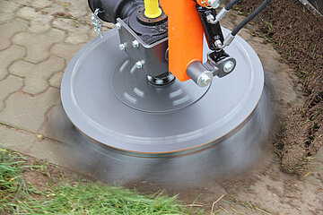 Husqvarna-Wildkrautbesen