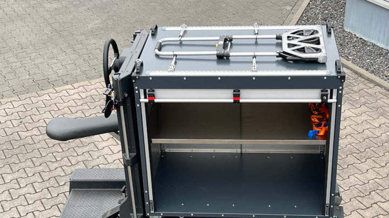 Container mit Alu-Rollladen