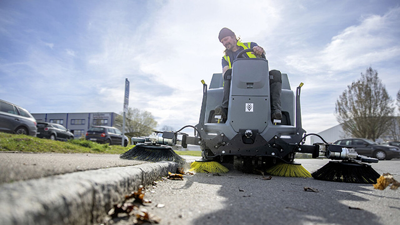 Kärcher Aufsitzkehrmaschine