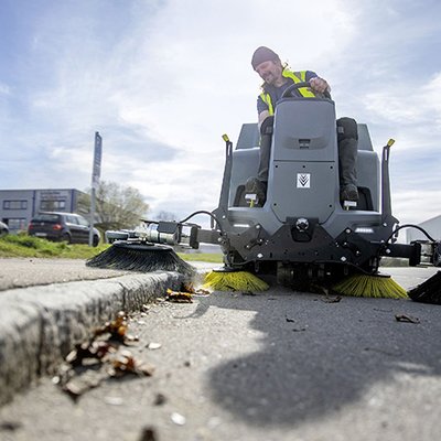 Kärcher Aufsitzkehrmaschine