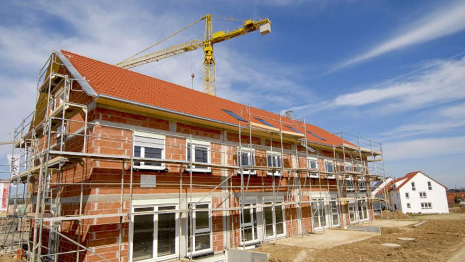 Baustelle mit Kran