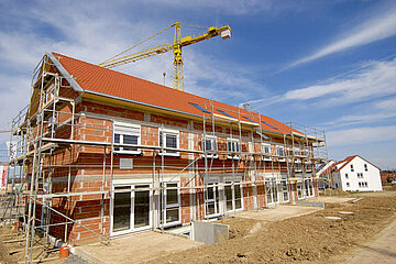 Baustelle mit Kran