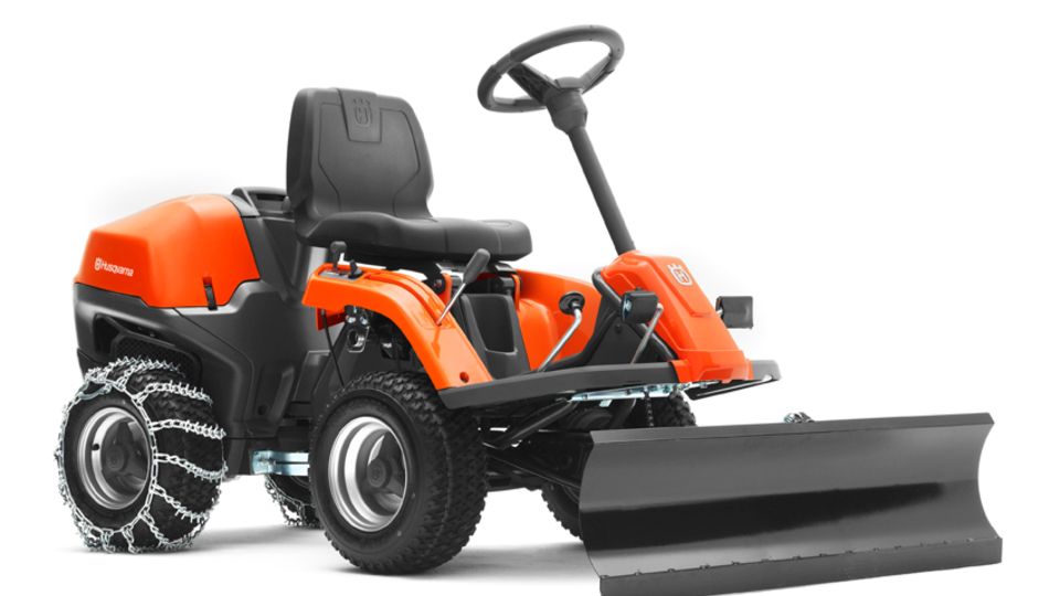 Husqvarna mit Räumschild