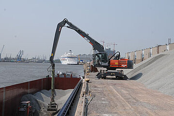 Atlas 270 MH im Hamburger Hafen