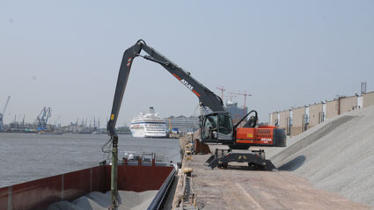 Atlas 270 MH im Hamburger Hafen