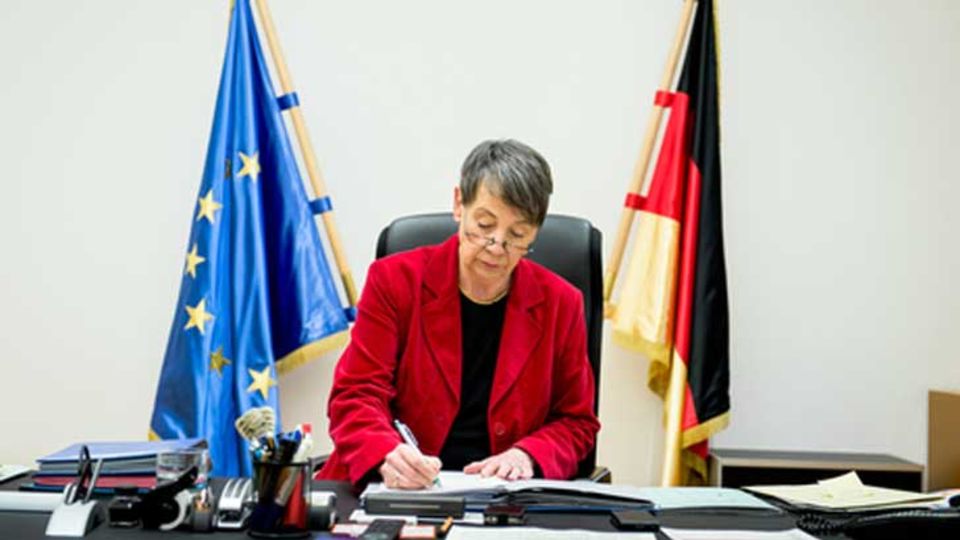 Dr. Barbara Hendricks