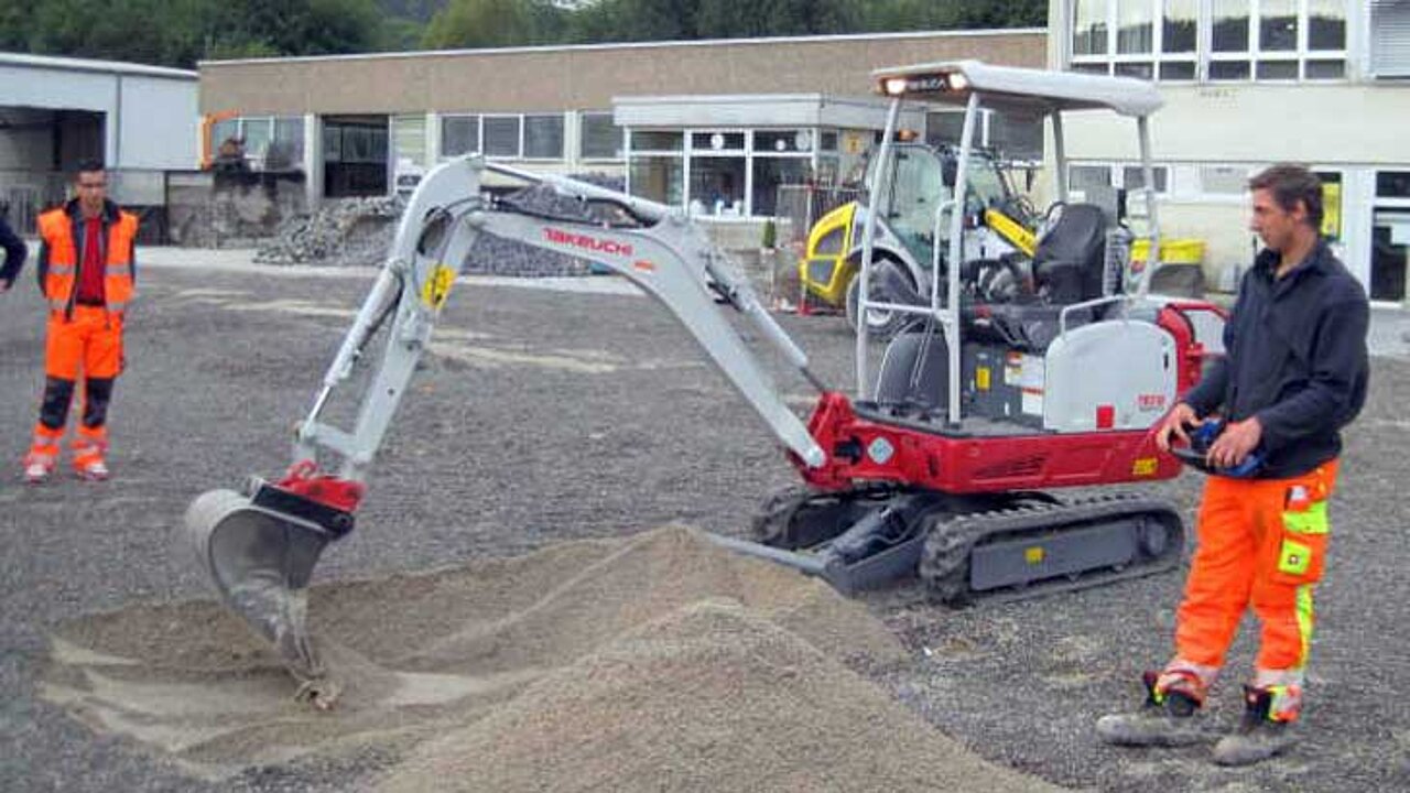 Takeuchi TB 216 Hybrid mit Fernsteuerung