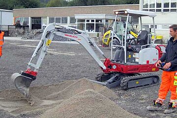 Takeuchi TB 216 Hybrid mit Fernsteuerung
