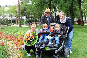 Nicole Stölting mit ihren Zwillingen