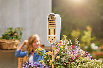 GARDENA Insektenhotel Pflanzschale Regenmesser
