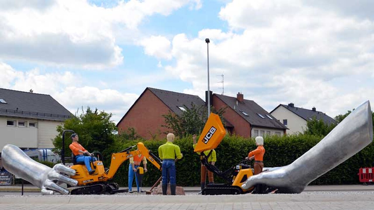 JCB-Bagger als Kunstwerk