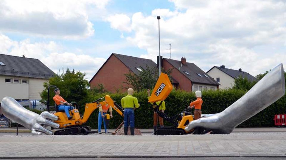 JCB-Bagger als Kunstwerk