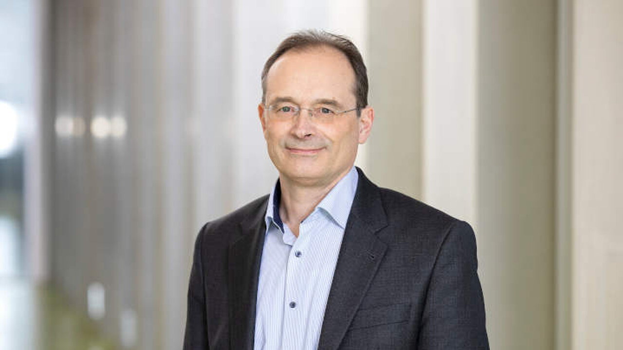 Dr. Stefan Caspari