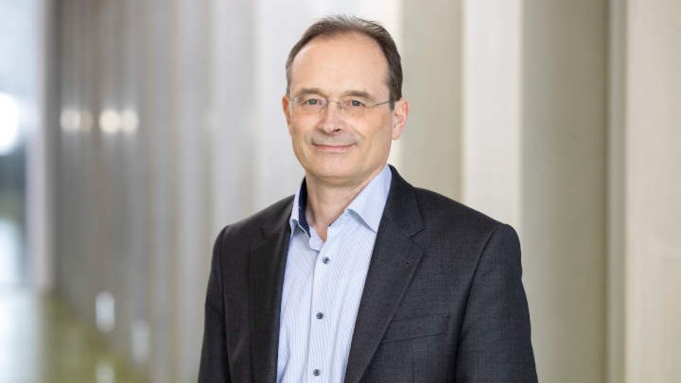 Dr. Stefan Caspari