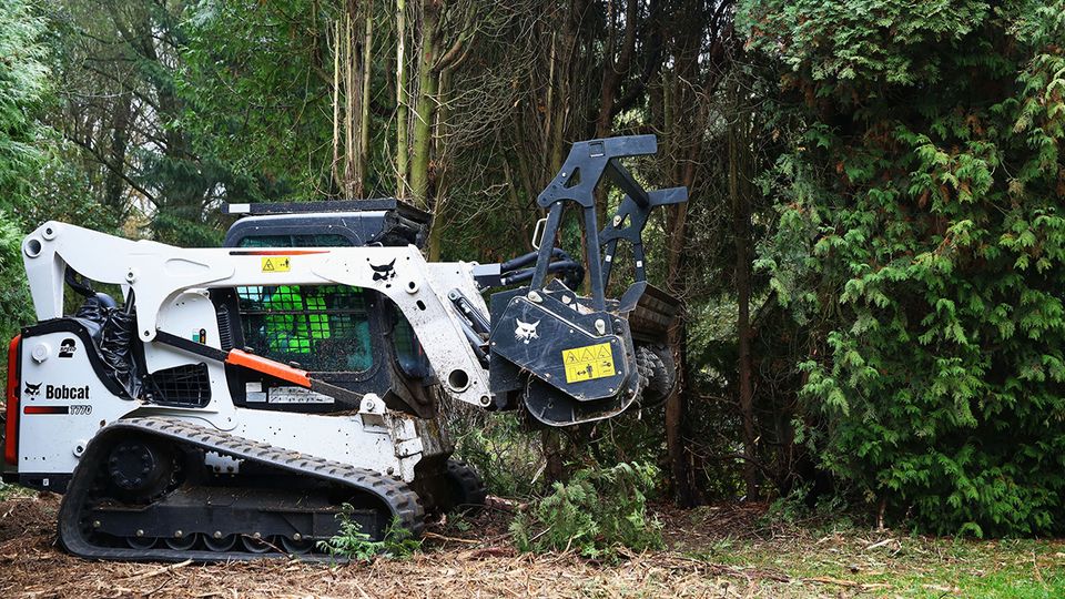 Bobcat Kompaktmaschinen gegen Waldbrand