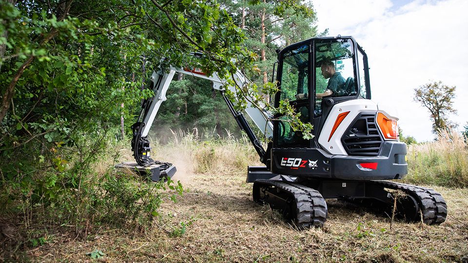 Bobcat Kompaktmaschinen gegen Waldbrand
