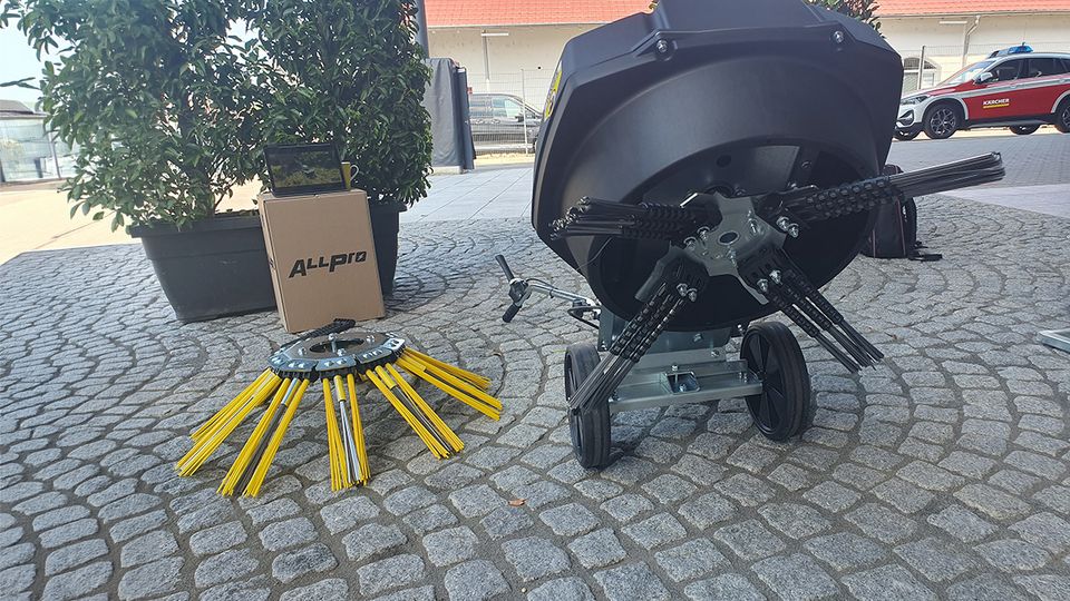 Kwern Wildkrautbeseitigung mit Allpro Akku