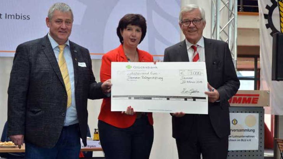 Überreichung des Schecks