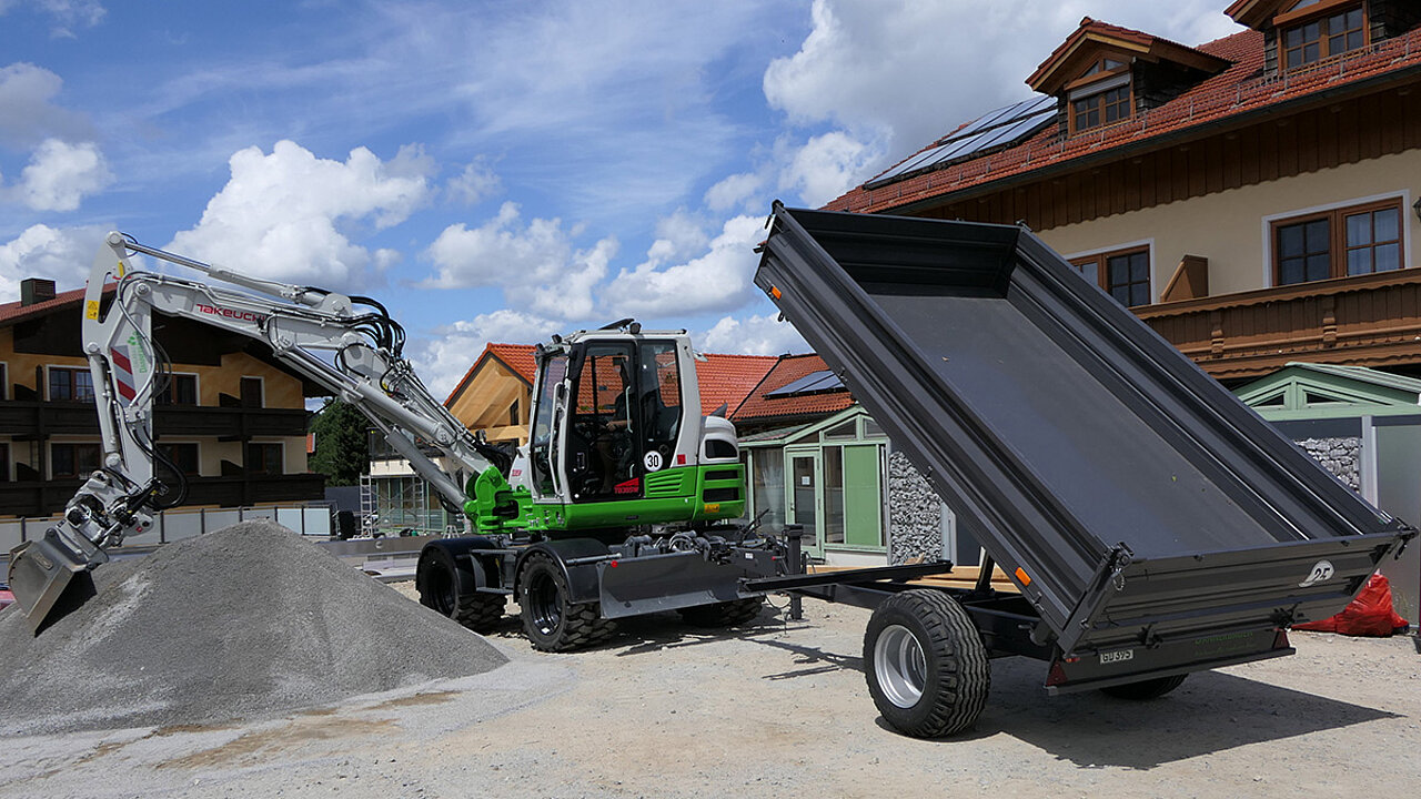 Mobilbagger Takeuchi TB 395 W mit Anhänger