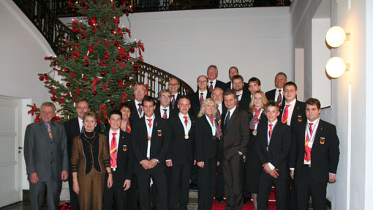 WM-Team mit Begleitern