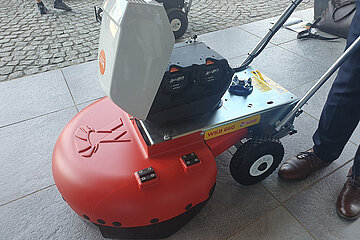 Westermann Wildkrautbürsten mit ALLPRO-Akku