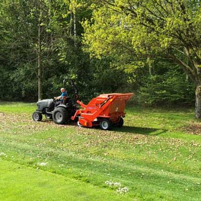 Wiedenmann-Rasenpflege-Kehrmaschine