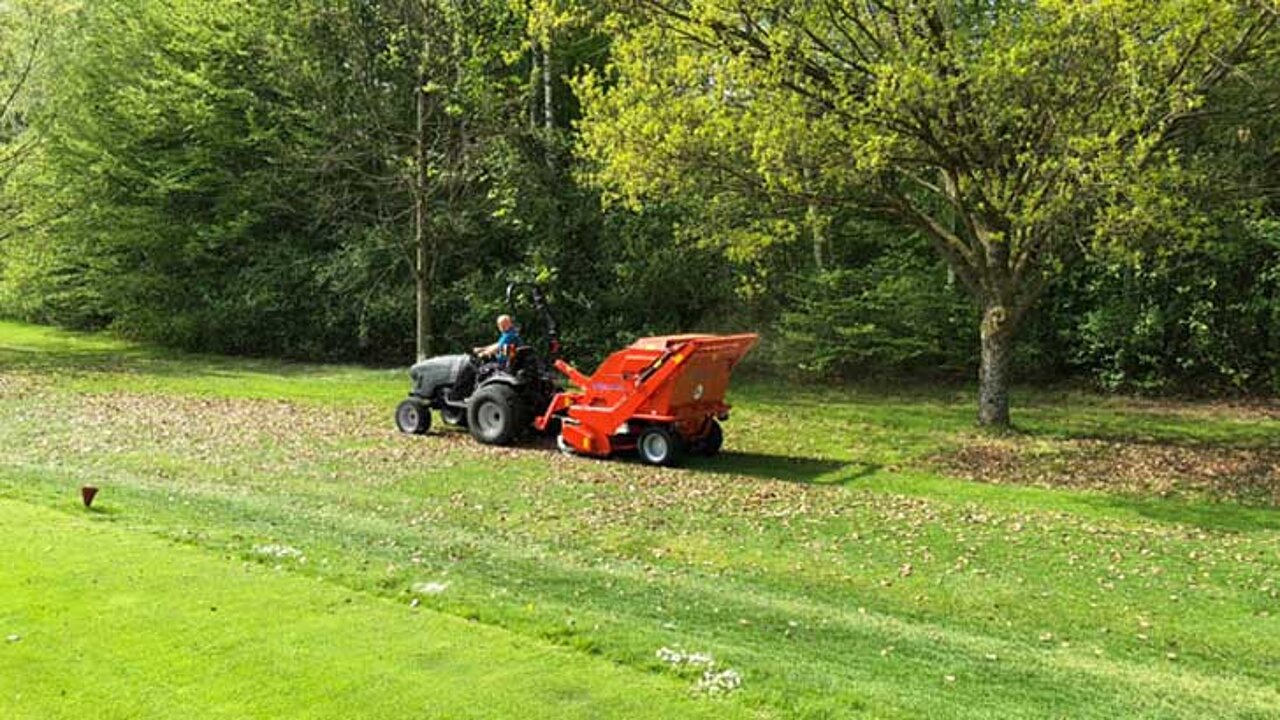 Wiedenmann-Rasenpflege-Kehrmaschine