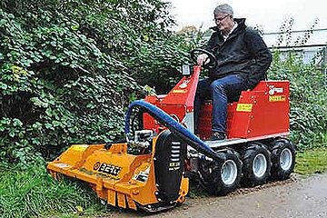 Dozer bei der Grünflächenpflege