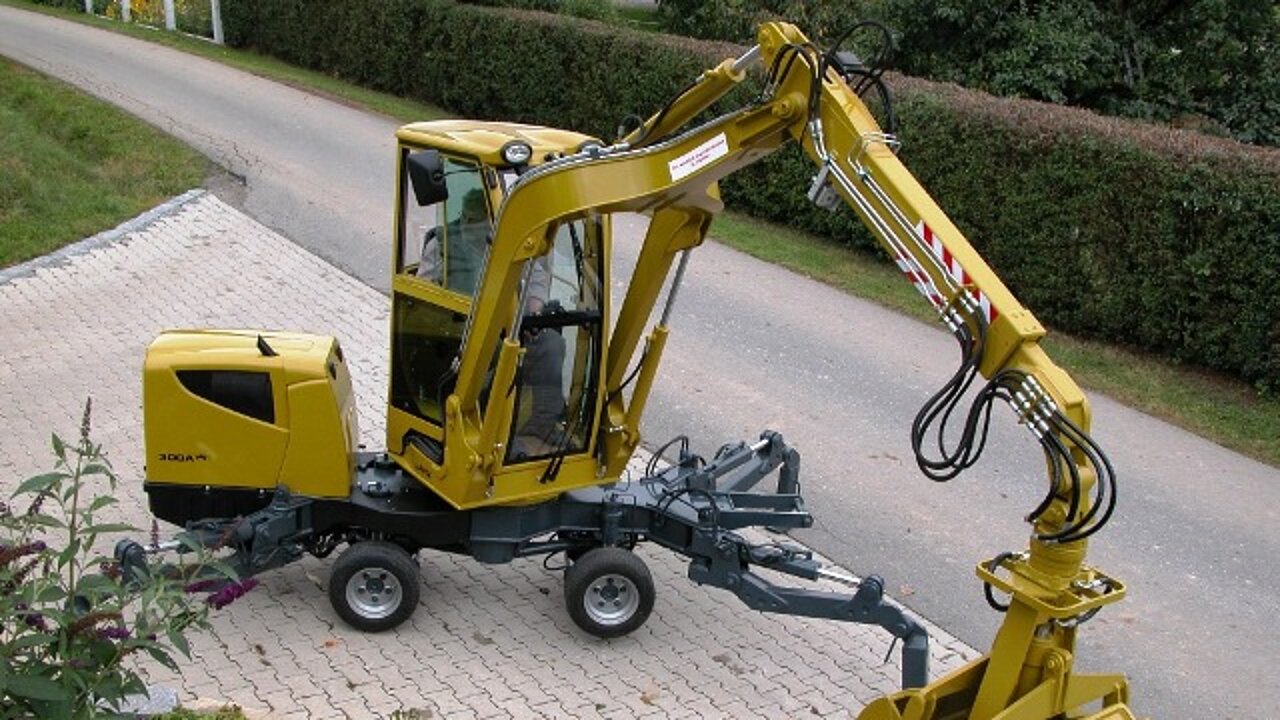 Friedhofsbagger FB300A