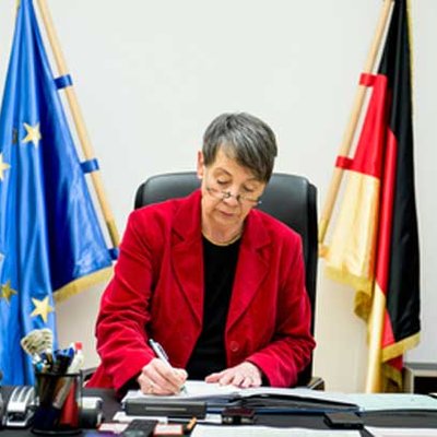 Dr. Barbara Hendricks