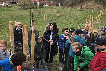 Pflanzaktion mit Kindern