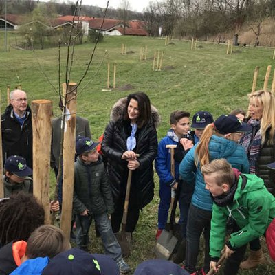 Pflanzaktion mit Kindern