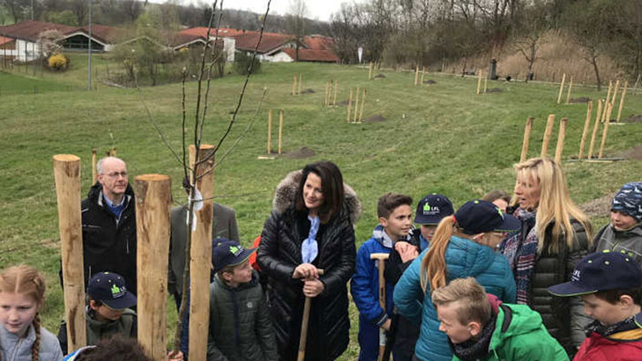 Pflanzaktion mit Kindern