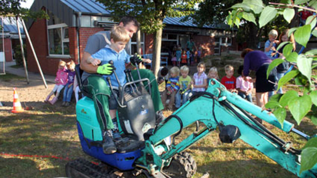 Kleine Landschaftsgärtner in Aktion