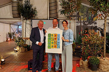 Geschenkübergabe
