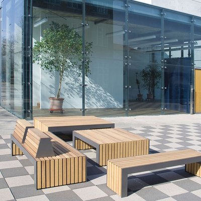 Nusser-plaza-sitzbänke